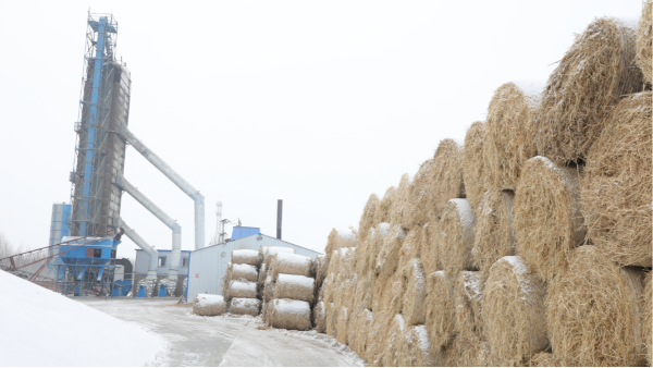 煤炭?jī)r(jià)格高，烘糧利潤(rùn)低，吉林大安市500噸糧食烘干塔改用秸稈大包直燃鍋爐，每天省3萬