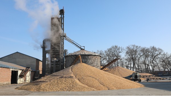 扭虧為盈，糧食烘干用上秸稈打捆直燃鍋爐就是省