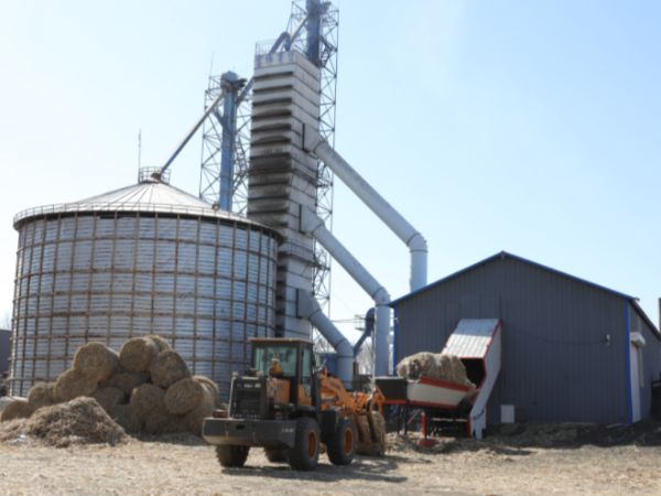 煤價上漲，糧食烘干用上生物質(zhì)秸稈大包直燃熱風(fēng)爐，一年省下30萬